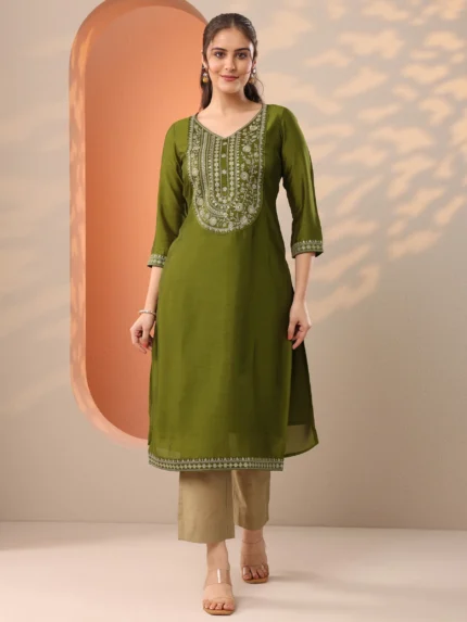 Green Embroidered Silk Blend Straight Kurta
